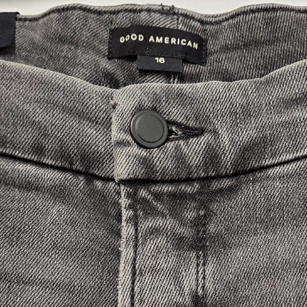 Good American Black Wash Palazzo Cropped Jeans - Picture 4 of 11